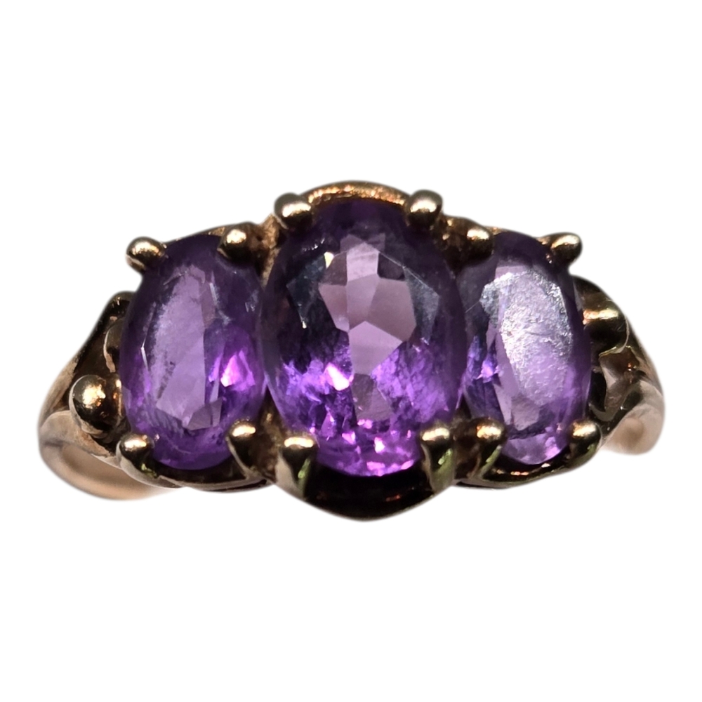 10K Yellow Gold Elegant Trio Amethyst  Purple Gemstone Vintage Ring - Picture 5 of 9